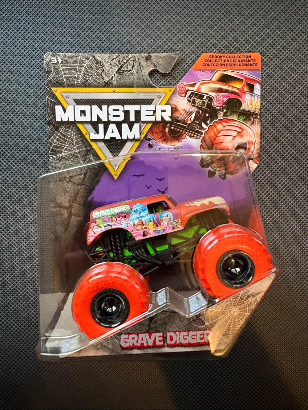 Monster Jam Spooky Collection Grave Digger 1:64 scale die-cast monster truck